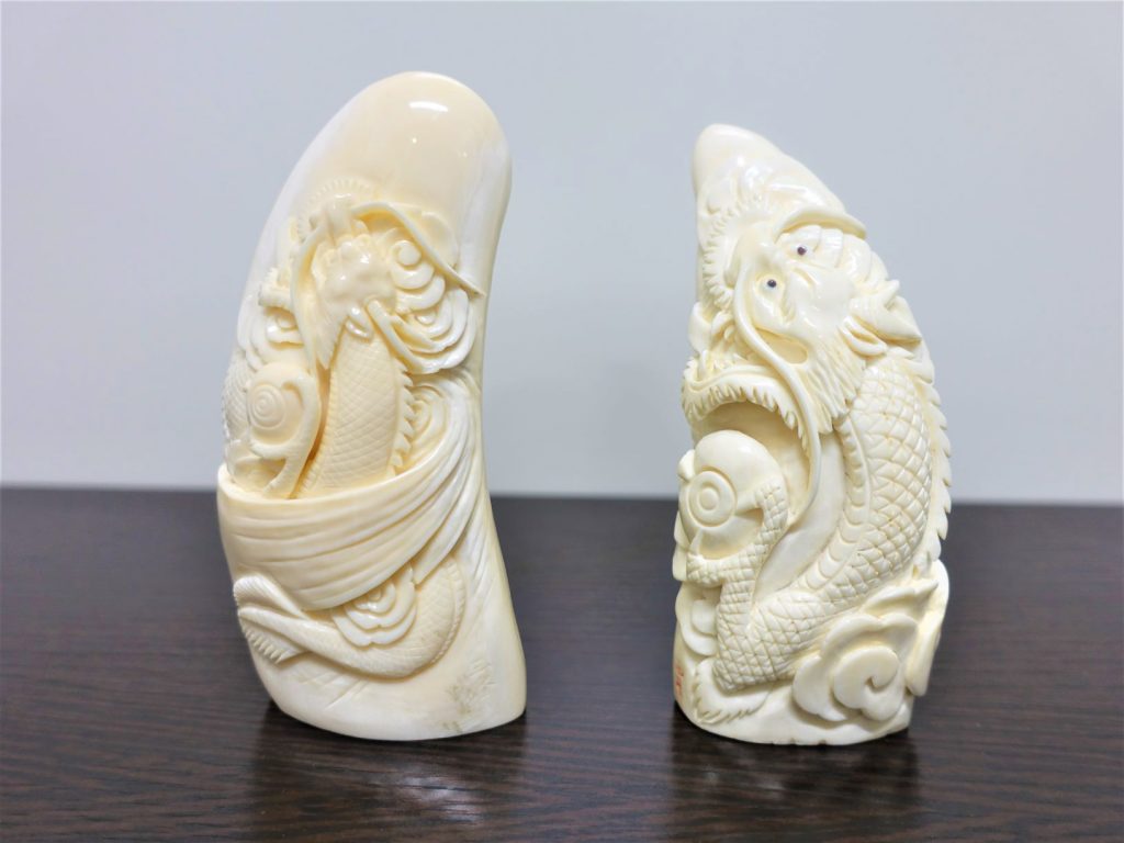 【低価特価】TJUF45　置物　鯨の歯　工芸品　龍の彫刻 その他